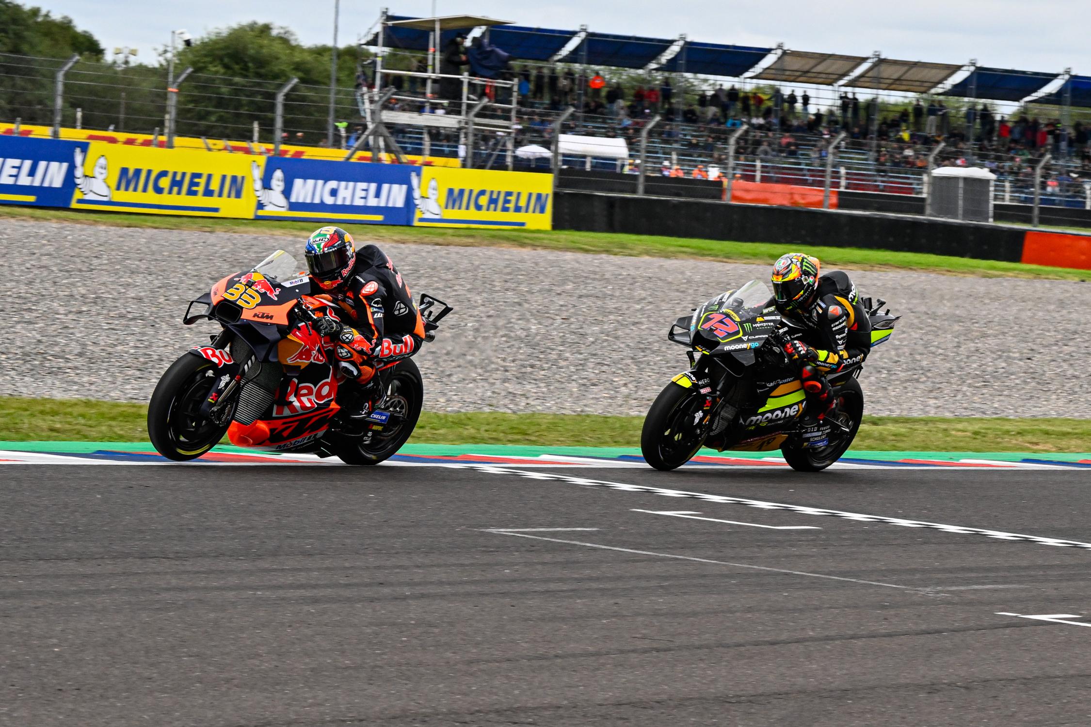 01 Brad Binder - (Red Bull KTM Factory Racing) - Marco Bezzecchi - (Mooney VR46 Racing Team)