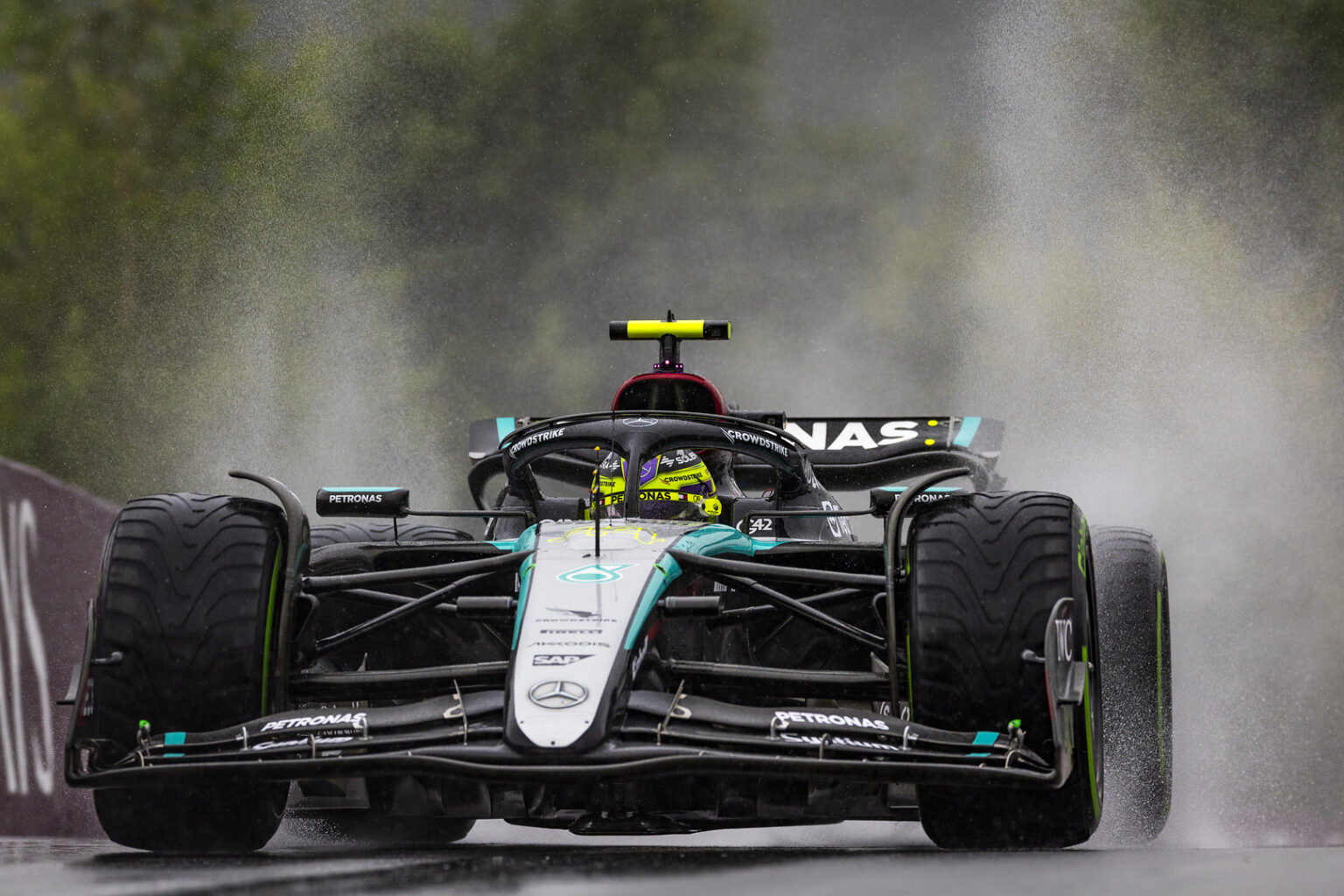 Lewis-Hamilton-Mercedes-AMG-Petronas-Formula-One-Team-Mercedes