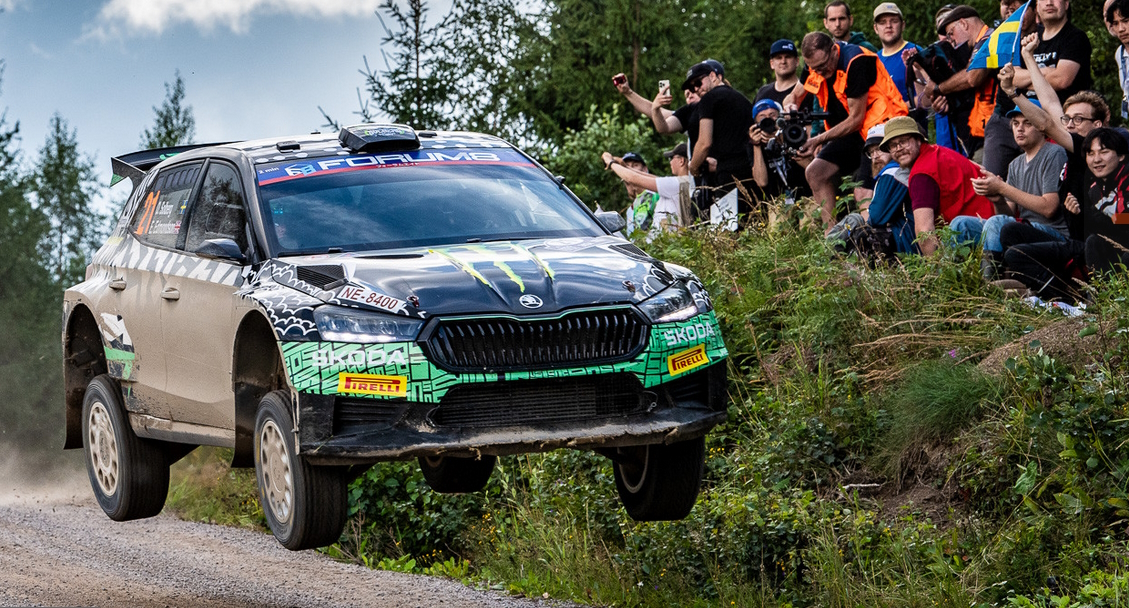 Oliver Solberg/Elliott Edmondson (Škoda Fabia RS Rally2)