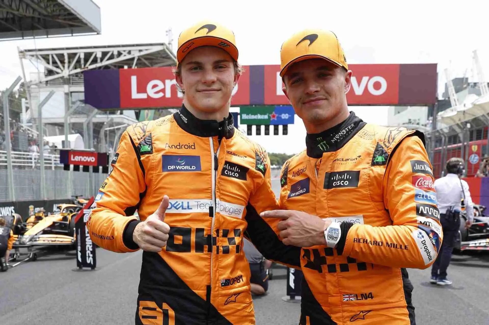 Oscar Piastri y Lando Norris - McLaren MCL39 Formula 1 Team