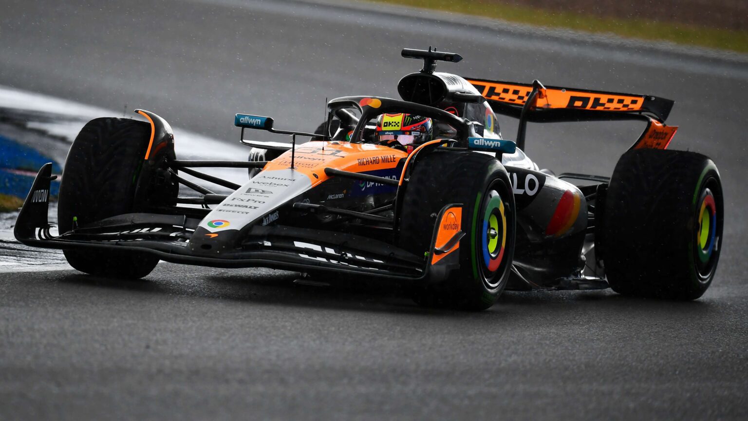 02 oscar piastri mclaren mcl39 formula 1 team