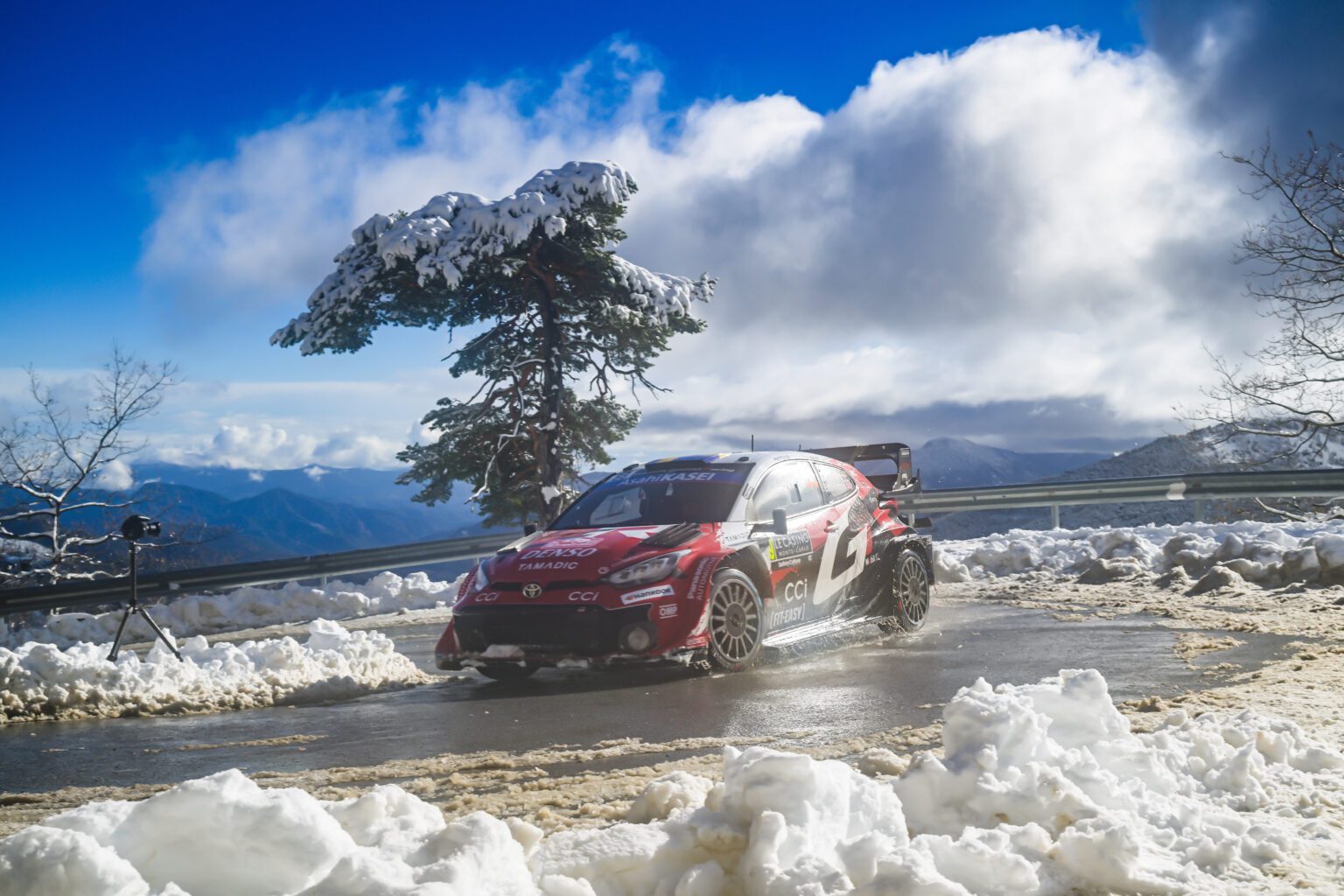 Oliver Solberg-Elliott Edmondson (Toyota GR YARIS Rally1)