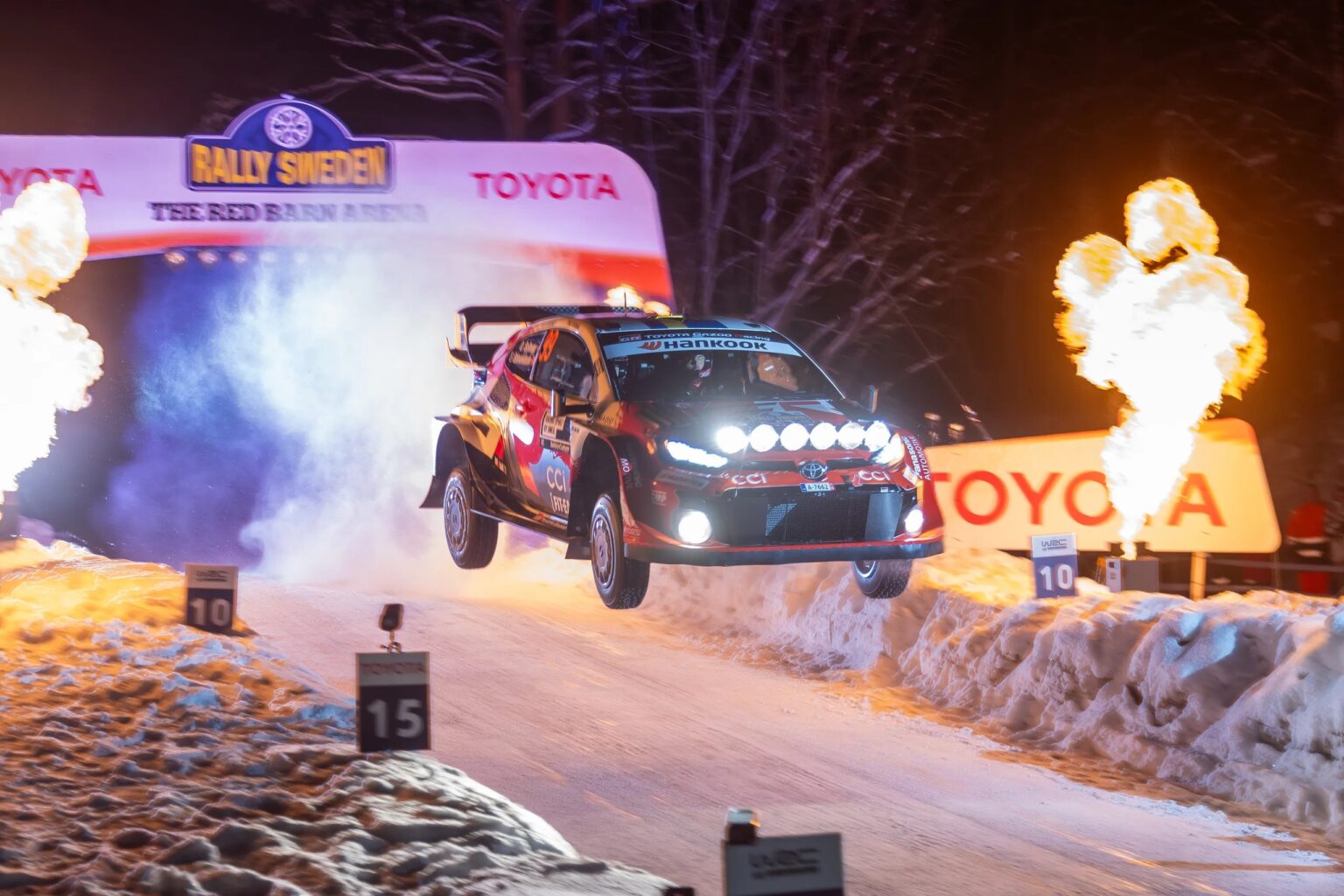Takamoto Katsuta atacando con su Toyota en las especiales nevadas. El japonés quedó a 14.3 segundos de la victoria.