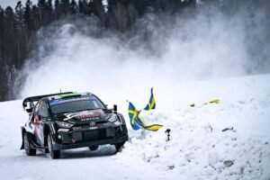 Toyota GR Yaris Rally1 navegando por los bosques helados de Suecia en condiciones extremas