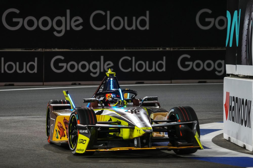 El español Josep Maria Martí al volante del (3) CUPRA KIRO Porsche 99X Electric WCG3