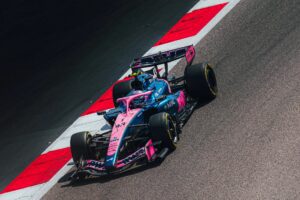 El piloto argentino Franco Colapinto completando vueltas con el Alpine A526 en colores BWT durante las pruebas, finalizando sexto con 120 vueltas completadas