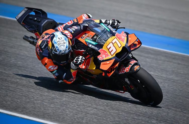 Pedro Acosta durante los test en Buriram, confiado en las mejoras de la RC16 2026