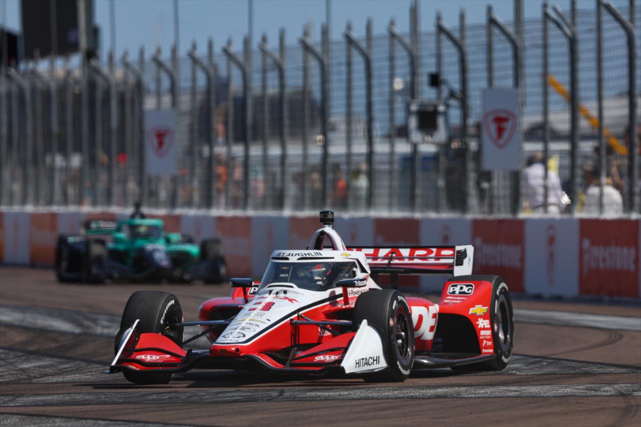 Scott McLaughlin ataca las curvas del circuito urbano con su Chevrolet de Team Penske