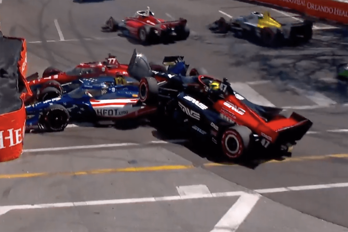 Triple choque en el comienzo de la primnera fecha del Campeonato de IndyCar