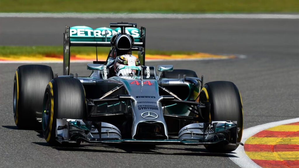 Vuelta de los motores V8