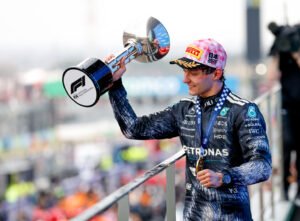 Kimi Antonelli celebrando su victoria en el GP de Japón