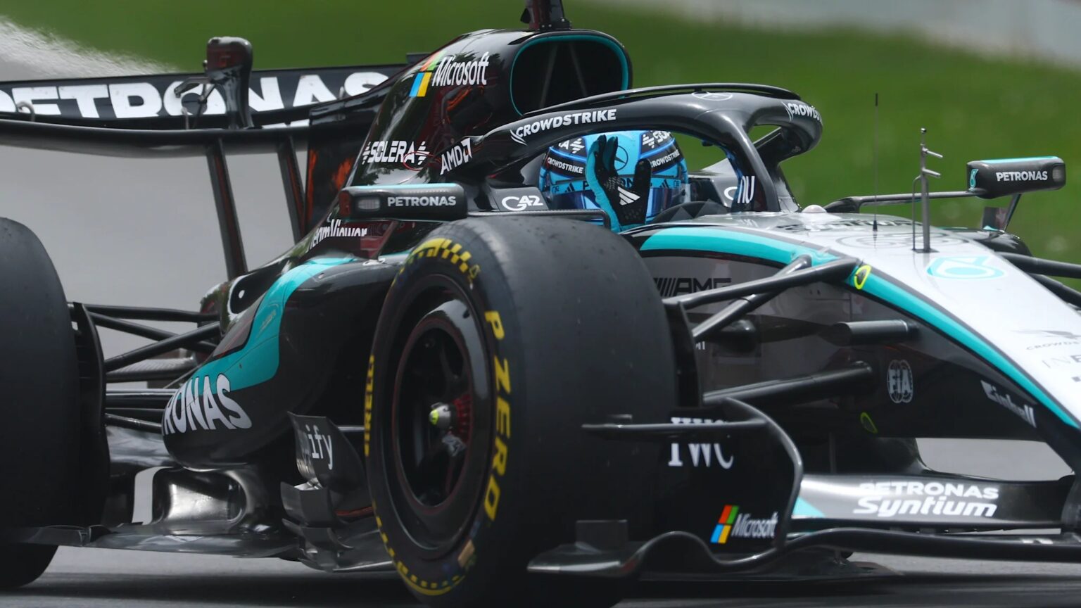 George Russell celebra su victoria en el Sprint del GP de Canadá 2026 a bordo del Mercedes W17. El británico acumula así su segundo triunfo de la temporada y recorta distancia en el campeonato.