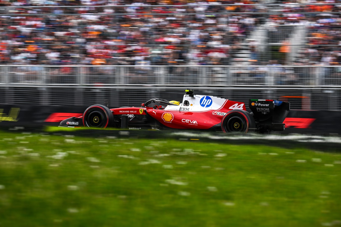 Lewis Hamilton al volante del Ferrari SF-26 en Montreal. El británico sumó su mejor resultado desde su llegada a Maranello con un segundo lugar que devuelve al equipo italiano al frente del debate sobre sus aspiraciones reales en el campeonato 2026.
