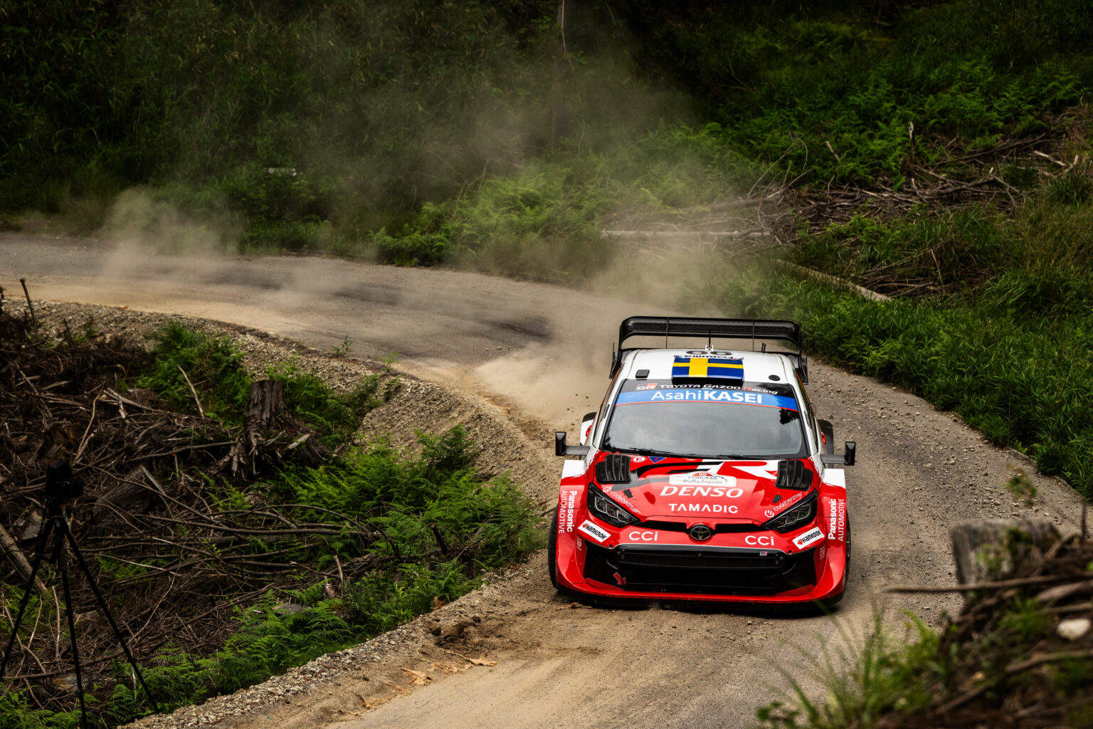 Oliver Solberg — Toyota GR Yaris Rally1. El sueco fue el más rápido del domingo, ganando tres especiales y el Super Sunday, pese a haber perdido la batalla por la victoria el sábado en Mt. Kasagi.