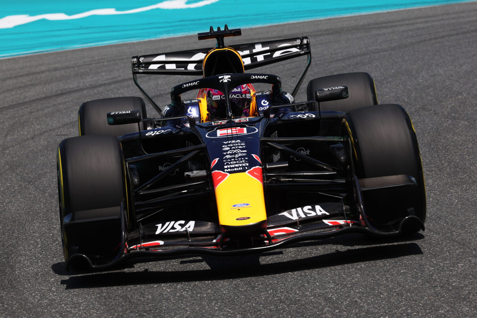 Max Verstappen estuvo más cerca de la punta con un juevo alerón trasero entre otras cosas.