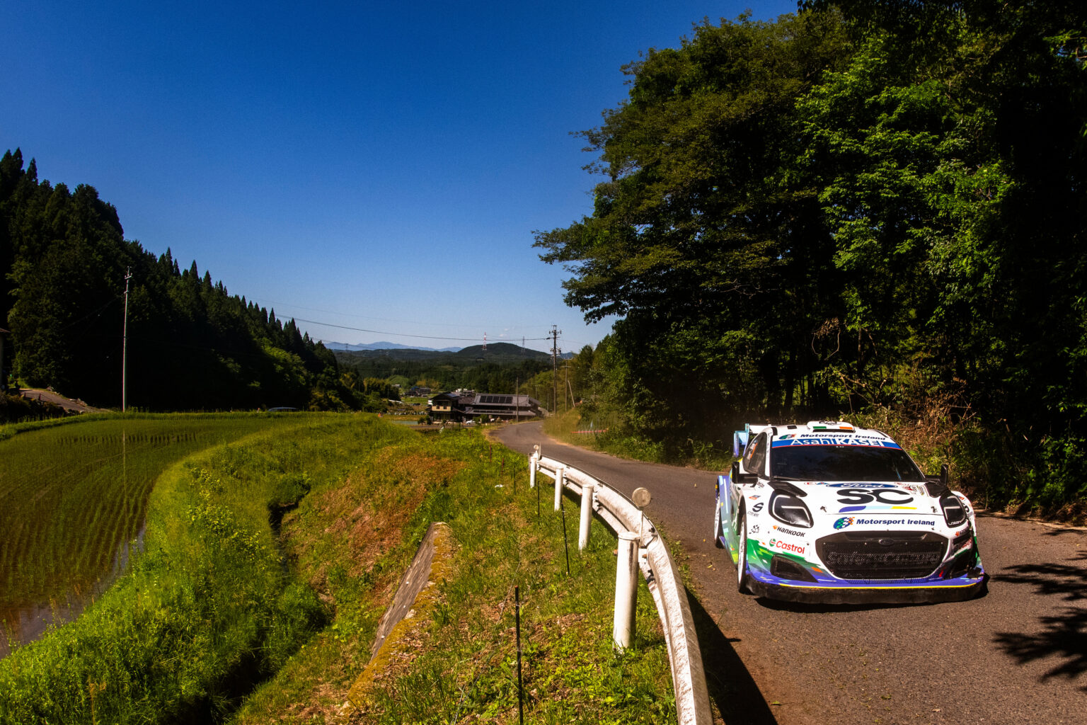 Jon Armstrong con el Ford Puma Rally1 tras la finalización de la segunda etapa de esta competencia nipona, se encuentra en el octavo lugar, siendo el único de la marca del óvalo que está en el TOP 10.
