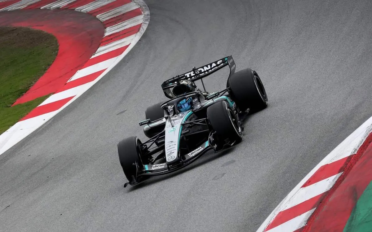 George Russell marcó su tercera pole de la temporada 2026, tras las obtenidas en Australia y Canadá, y la séptima consecutiva de Mercedes en lo que va del año.