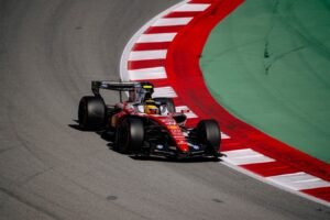 Con neumáticos de salida arriesgados, Hamilton manejó la degradación mejor que nadie en el tramo central de carrera.