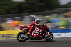 Marc Márquez completó el podio tras ganar dos posiciones desde la salida, consolidando su remontada en el campeonato.
