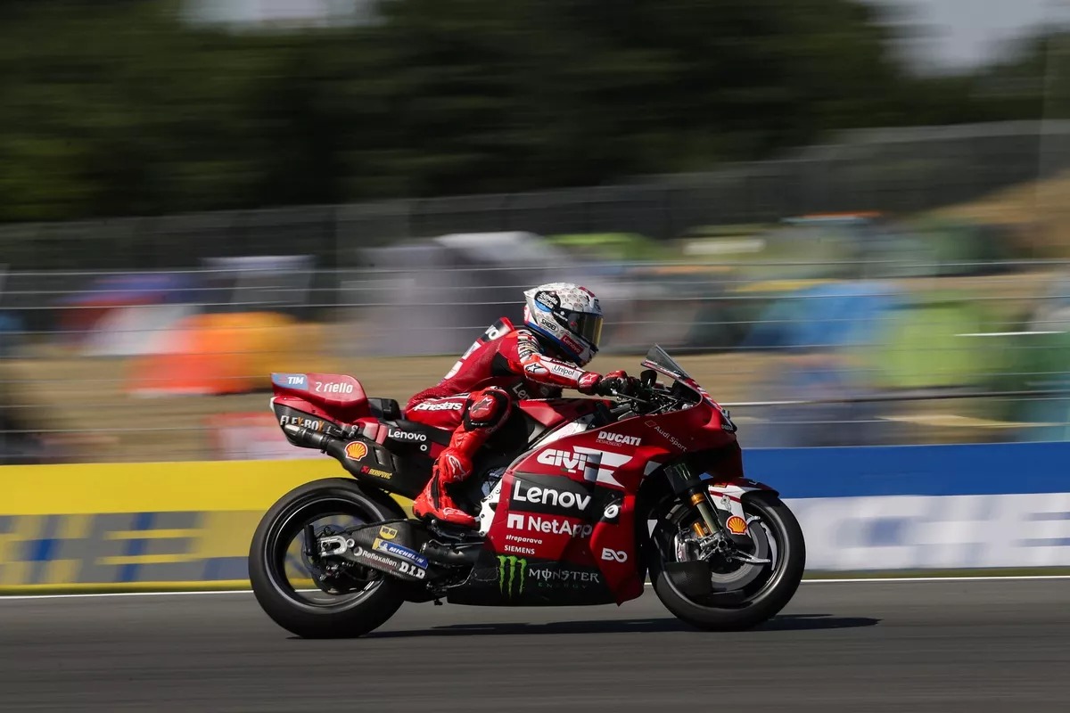 Marc Márquez completó el podio tras ganar dos posiciones desde la salida, consolidando su remontada en el campeonato.