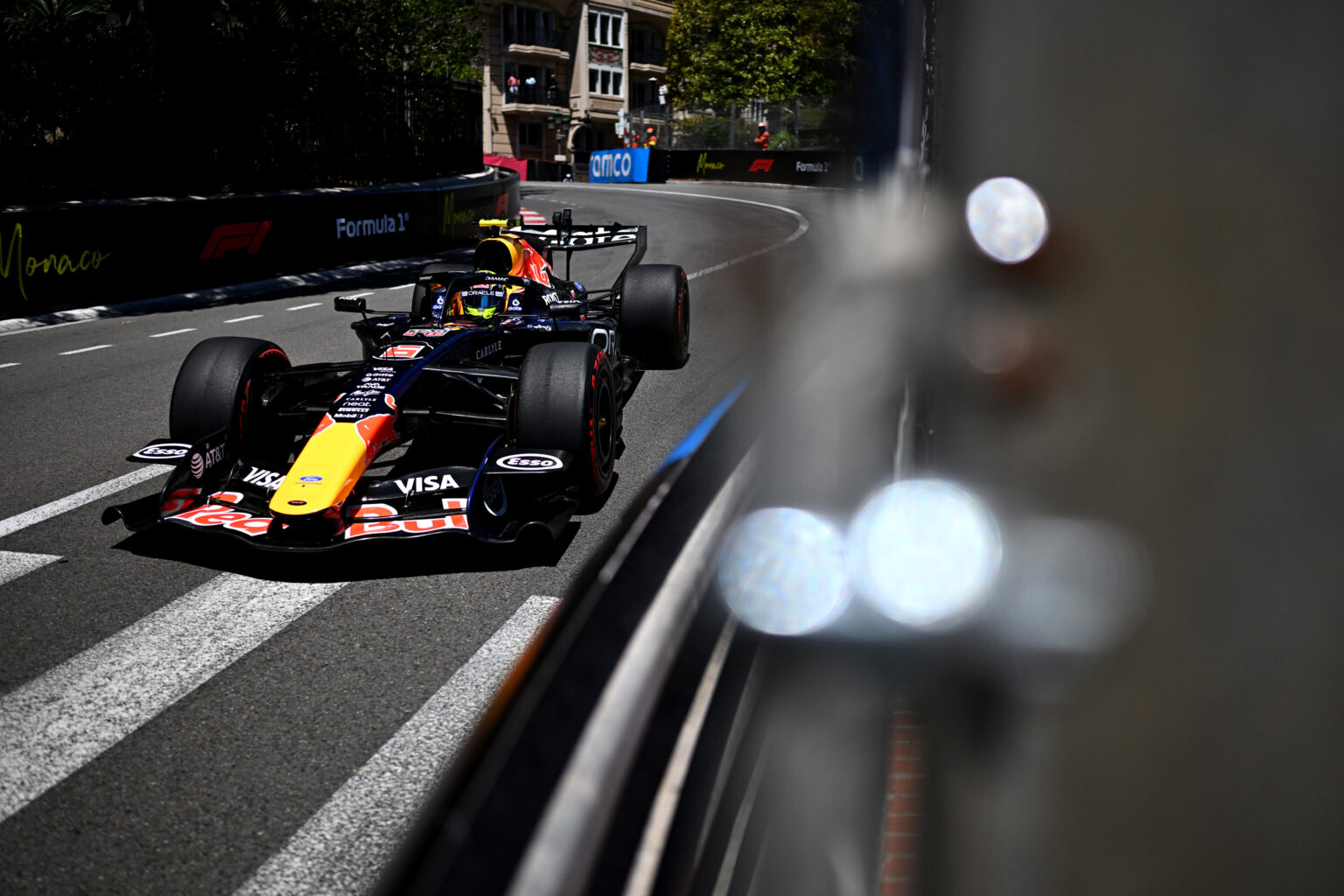 Buena clasificación de Isack Hadjar (Red Bull) quien se situó quinto con 1:12.434, demostrando un nivel de confianza notable en su primer Mónaco completo en F1.