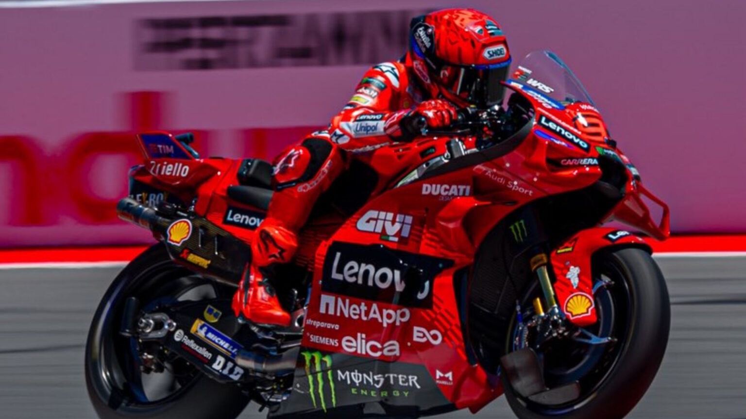 Marc Márquez con la Ducati Desmosedici GP26: volvió en Mugello (5º sprint, 7º carrera) y Balaton Park le ofrece un circuito físicamente menos demandante.