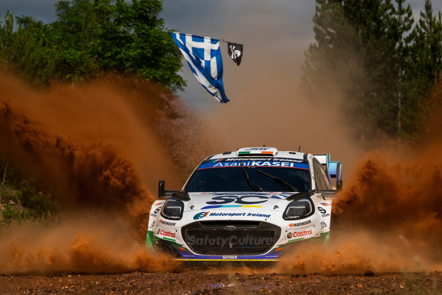 Josh McErlean / Eoin Treacy (Ford Puma Rally1) viene realizando una muy buena carrera donde deberán de encarar la etapa del sábado que incorpora seis especiales totalmente nuevas o revisadas, incluyendo el estreno de Kolines