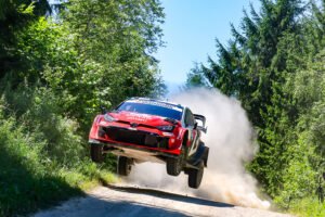 Sami Pajari, líder del Rally de Estonia tras un viernes sin errores al mando de su Toyota GR Yaris Rally1.