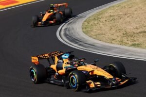 Piastri tomó el mando en la curva 2 con un recorte perfecto que McLaren sostuvo durante la primera mitad de carrera.