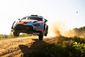 El belga Neuville apretó los dientes hasta el final, pero un tramo dominical complicado le cerró la puerta al tercer puesto.