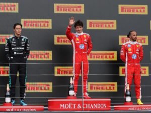 Leclerc, Russell y Hamilton compartieron un podio marcado por la fortuna esquiva de sus rivales.