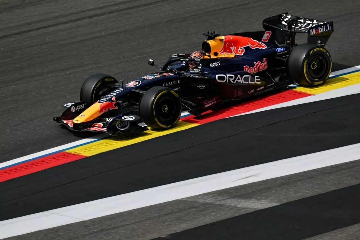 Verstappen, que llegó a la Q3 en cuarta posición, pero se benefició del rebufo que le regaló su compañero Hadjar para colocarse segundo