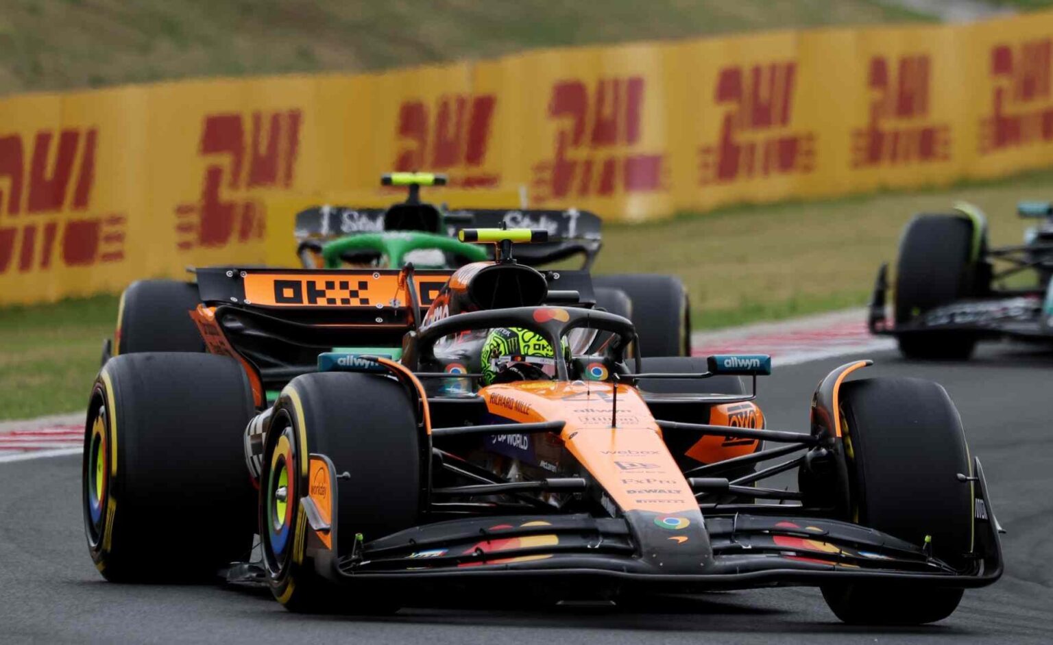 Lando Norris hizo la pole con el McLaren renovado, dominando las tres tandas de la clasificación en Hungaroring.