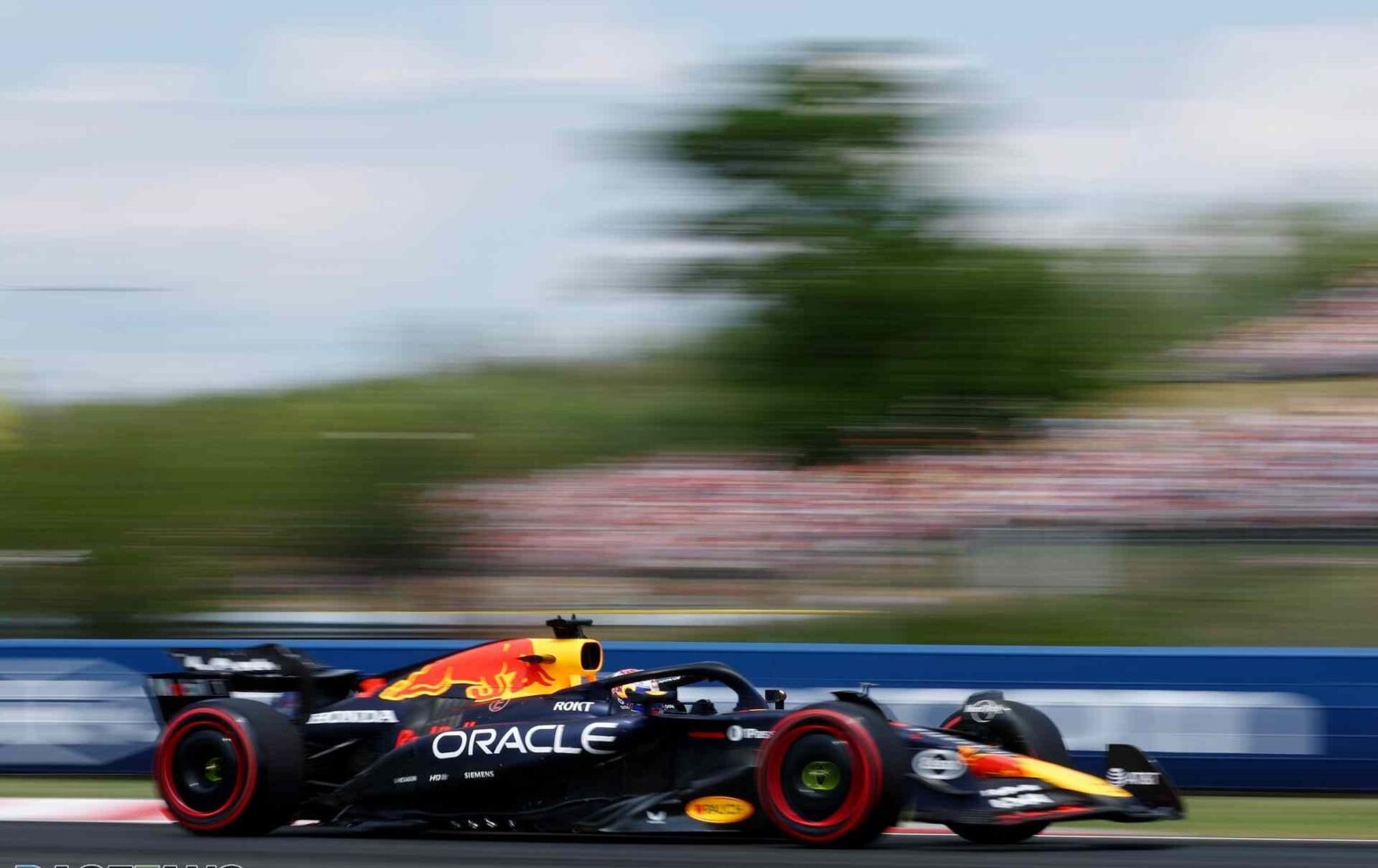 Verstappen protagonizó un trompo en la última curva durante su intento final de Q3, reflejo de un Red Bull inestable en Hungaroring.