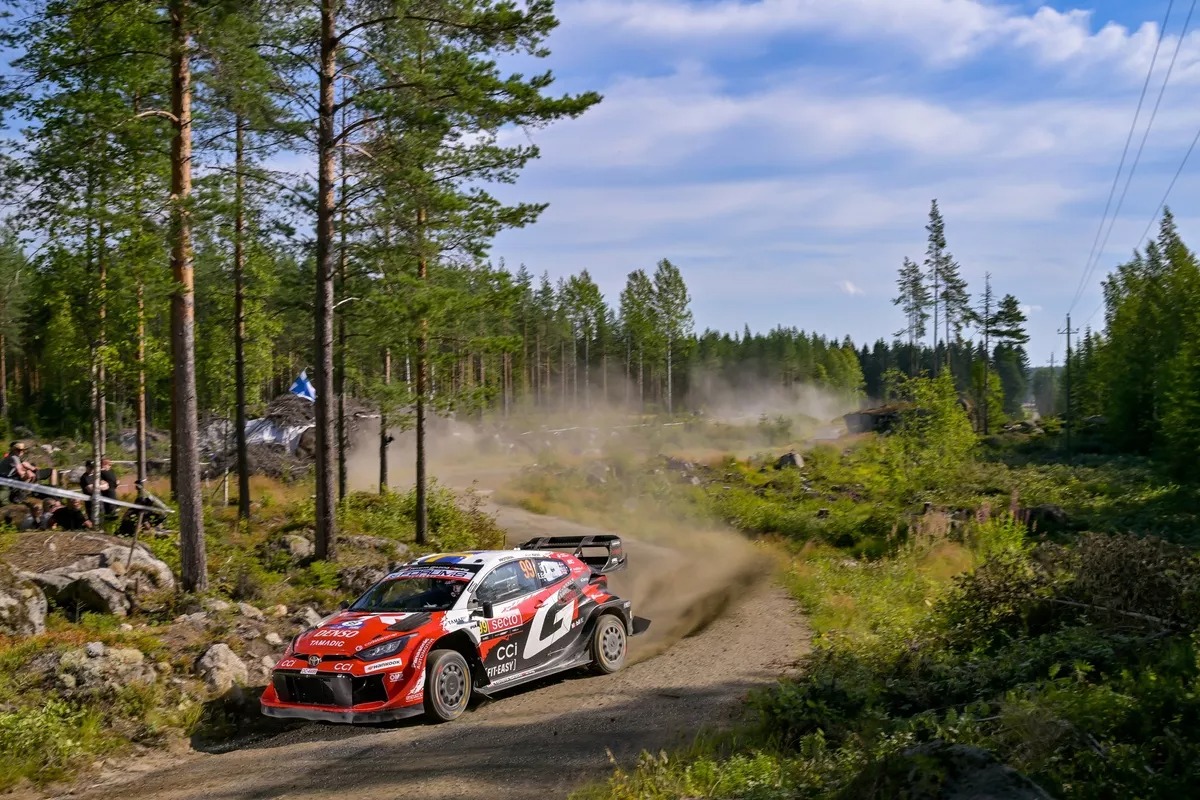 Oliver Solberg-Elliott Edmondson (Toyota GR YARIS Rally1)