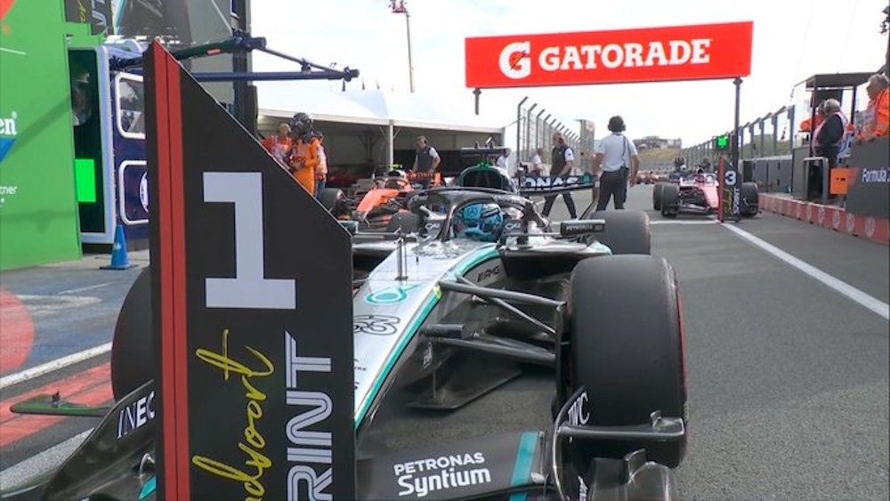 Los tres primeros tras haber finalizado el Sprint, donde vemos en primer lugar el Mercedes de Russell