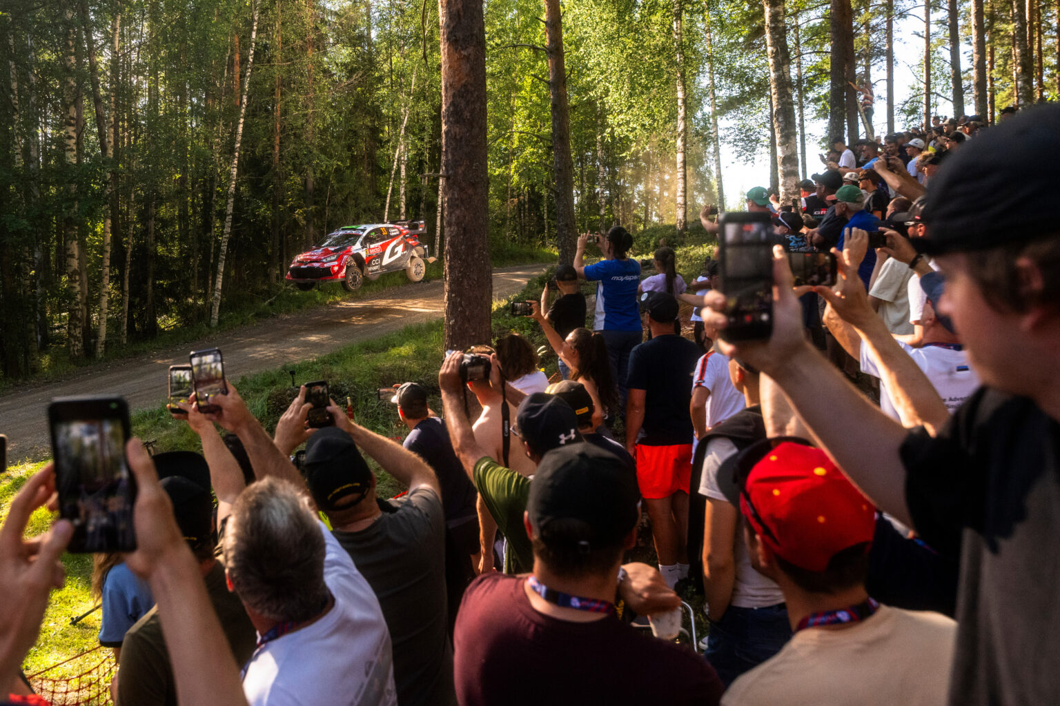 Elfyn Evans firmó el mejor tiempo de la Power Stage y aseguró el tercer puesto de la general.