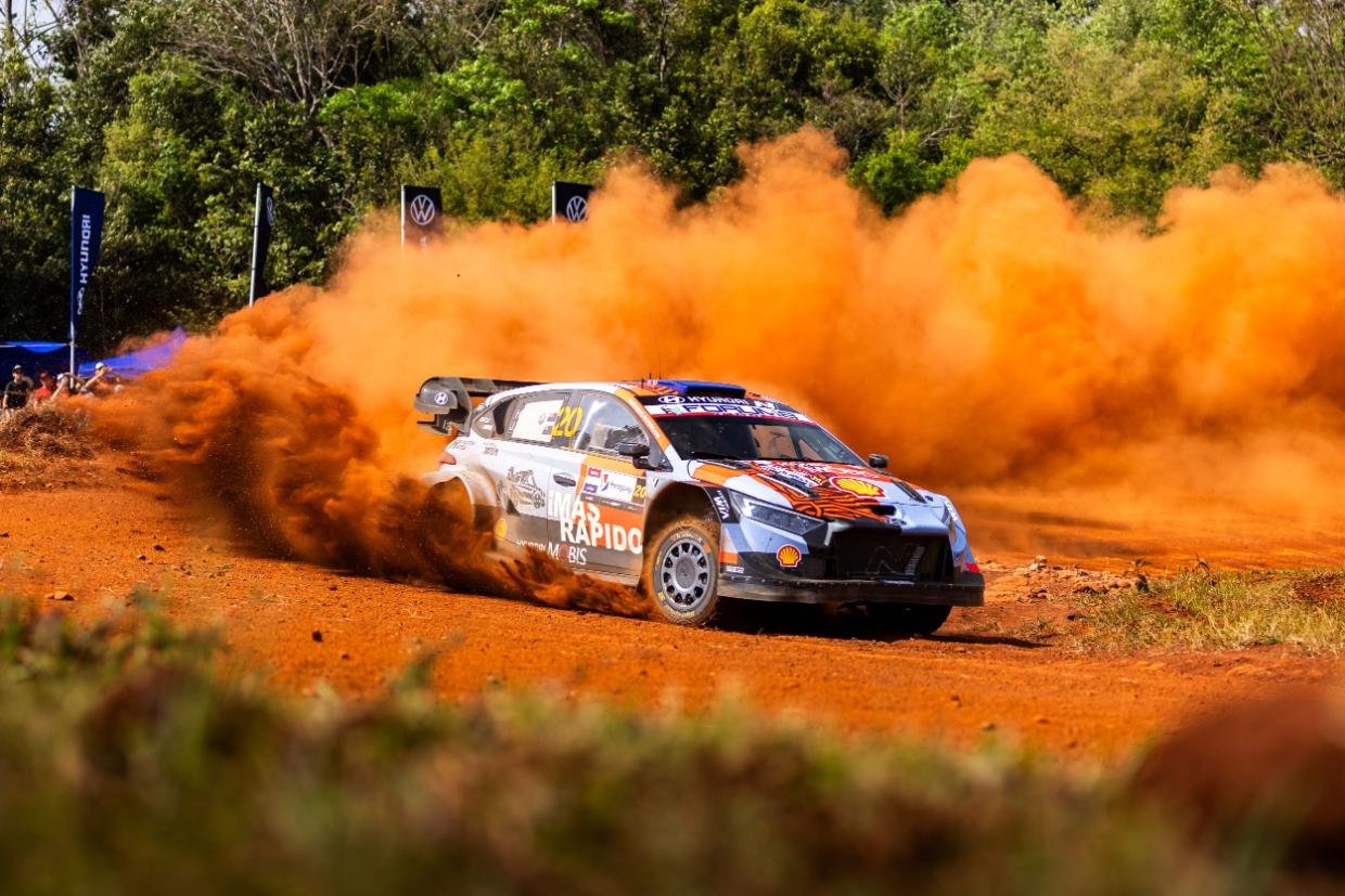 Hayden Paddon, en su regreso a la tierra tras siete años, firmó el segundo puesto más inesperado del fin de semana