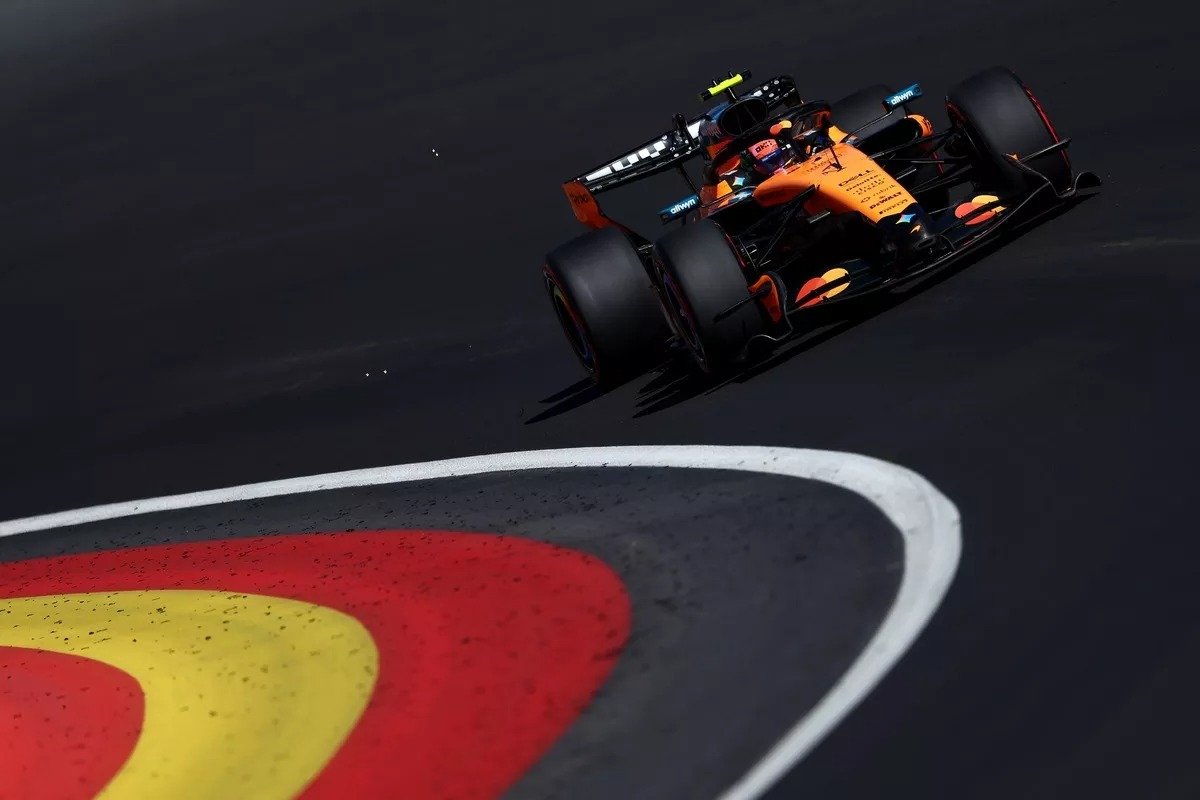 El McLaren de Lando Norris, protagonista de la vuelta definitiva que decidió la pole del Gran Premio de España