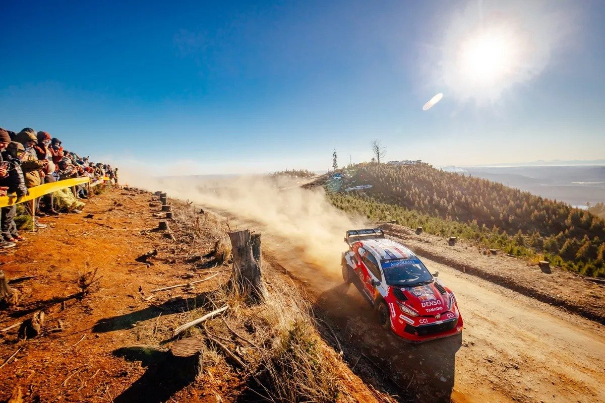 Sébastien Ogier iguala una marca histórica de WRC, 120 podios, al final como escolta en Chile.