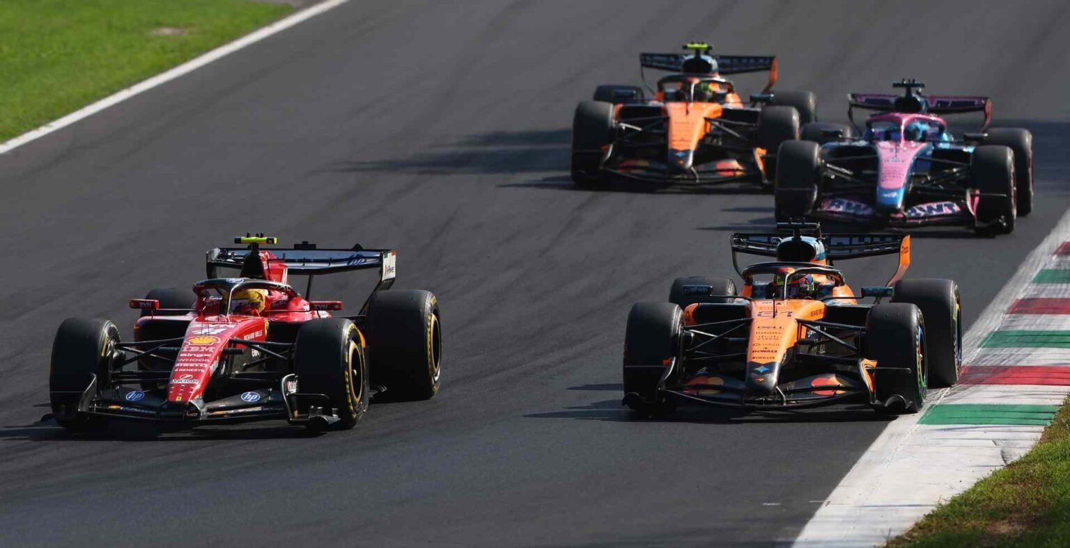 Lewis Hamilton y Oscar Piastri tuvieron una competencia a parte. Varias veces se estuvieron cambiando de posición.