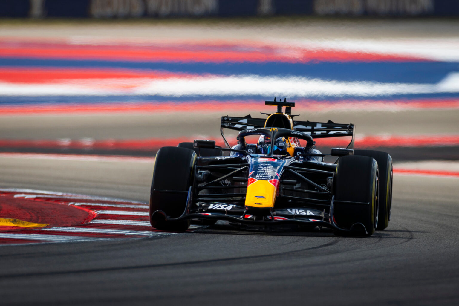 Max Verstappen partirá segundo; su segunda vuelta de la Q3 fue anulada, pero no cambió el orden.